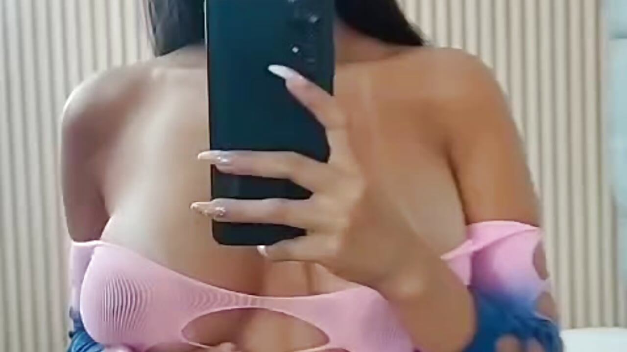 Sin never looked so sweet 🍓😇 - video by veronicaroose_ cam model