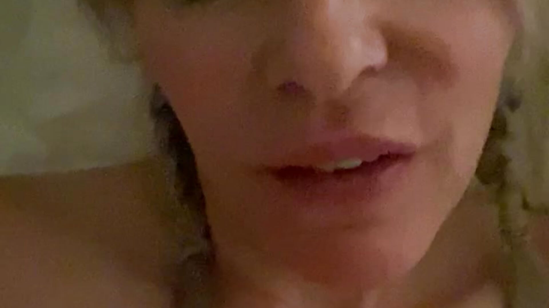 Bed time kisses - video by LadyMissNipsnLips cam model