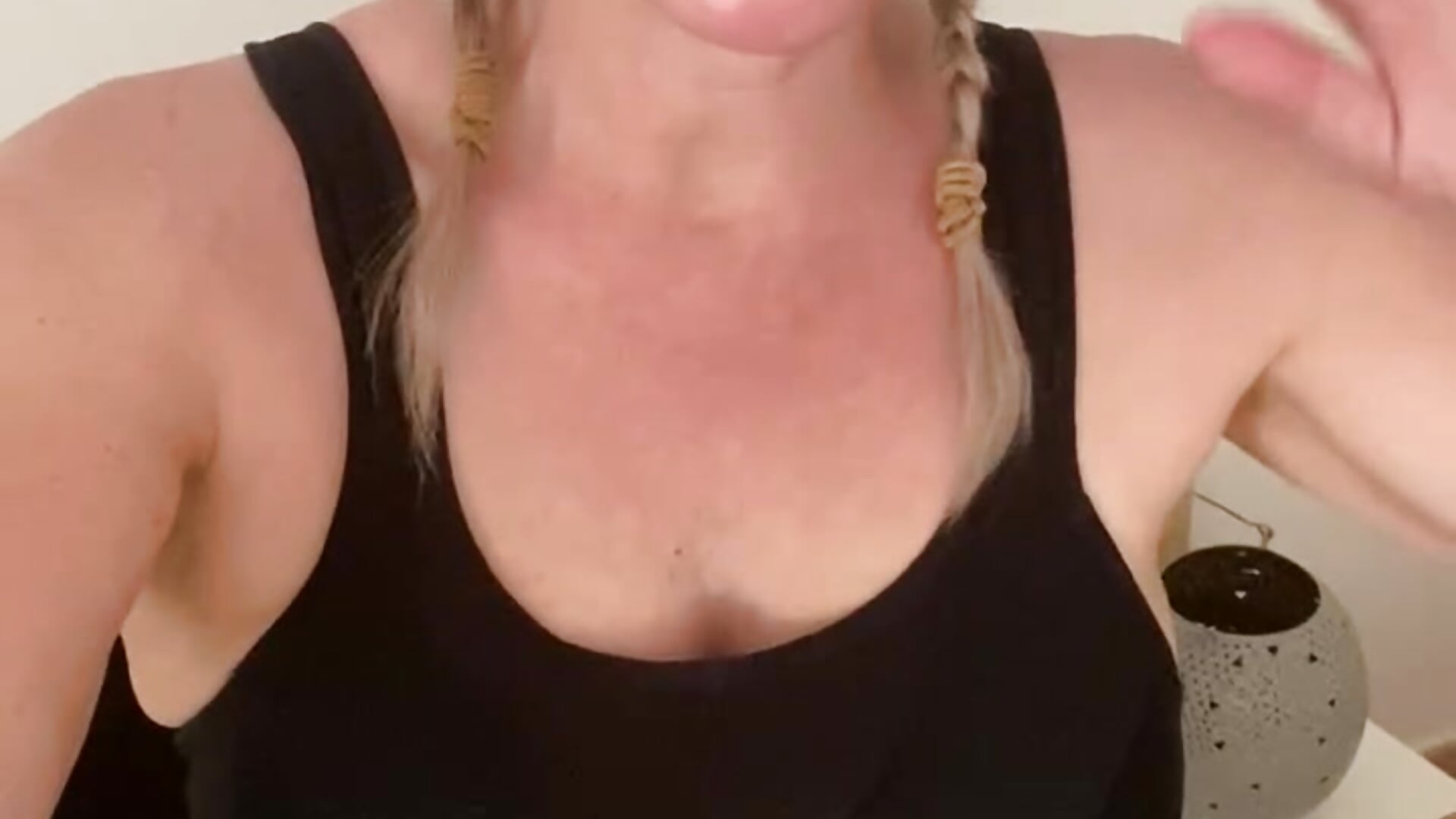 Update x - video by LadyMissNipsnLips cam model