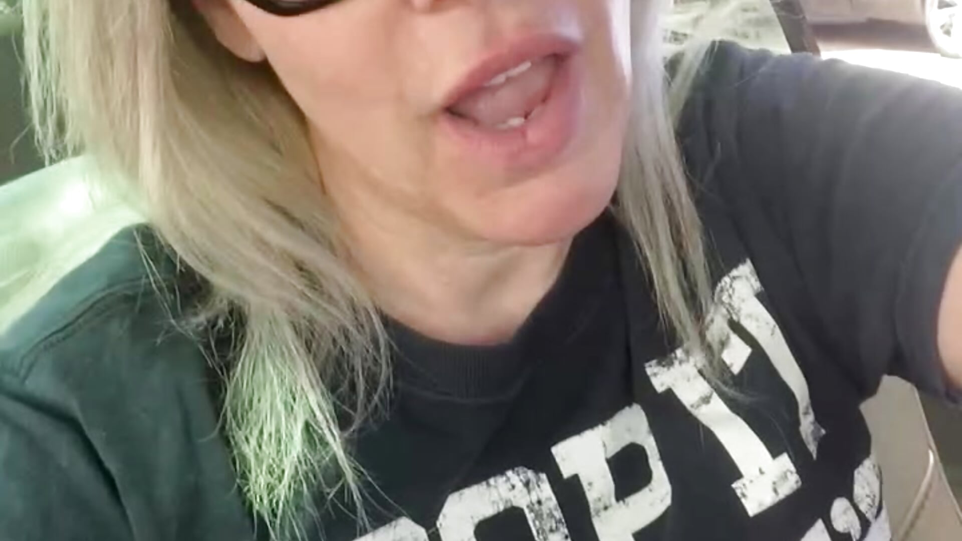 Hola - video by LadyMissNipsnLips cam model