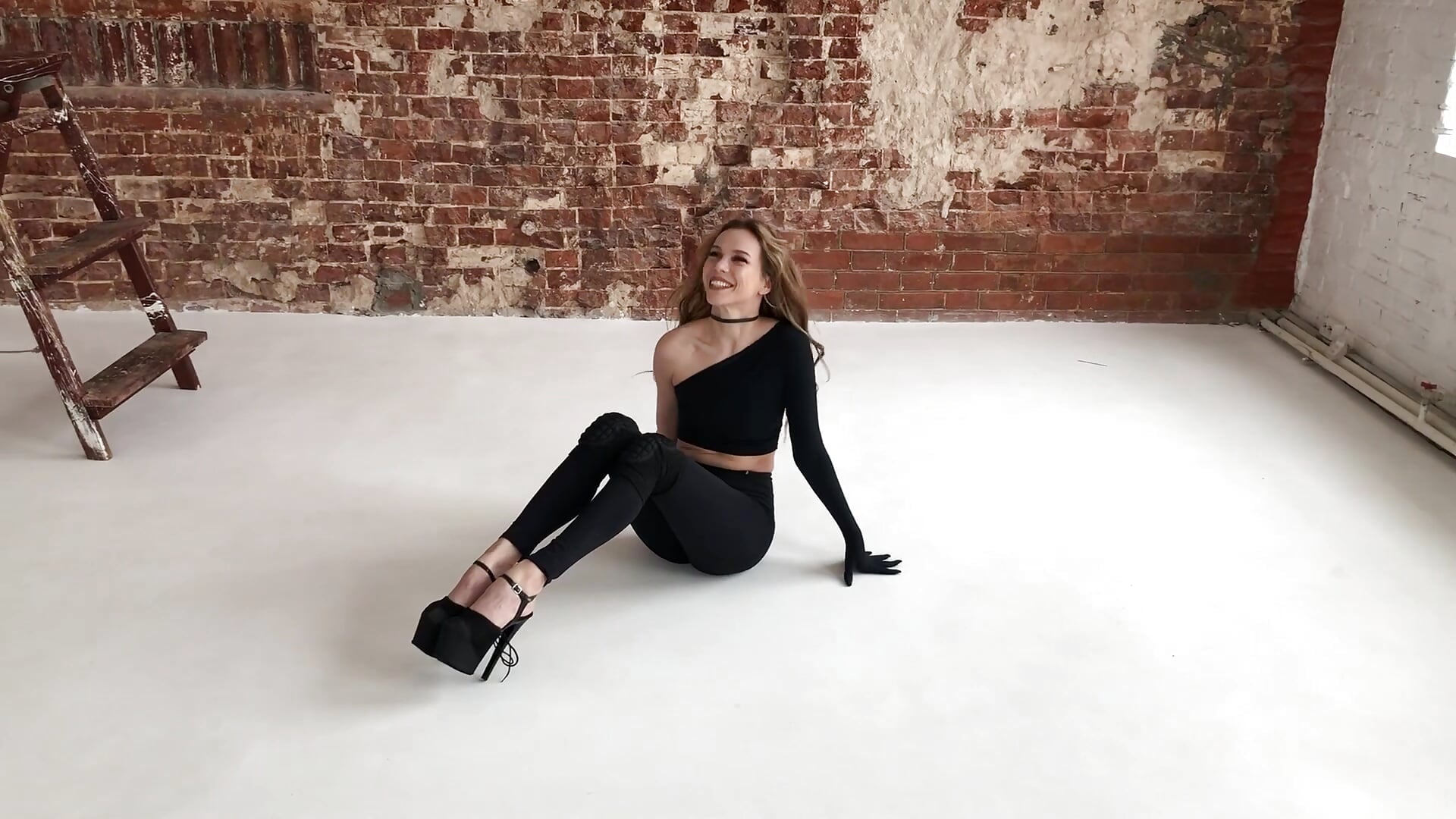 love to dance - video by Karrolliza cam model