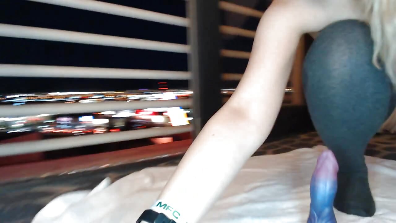 vegas 2020 double bad dragon squirt - video by Emihaze cam model