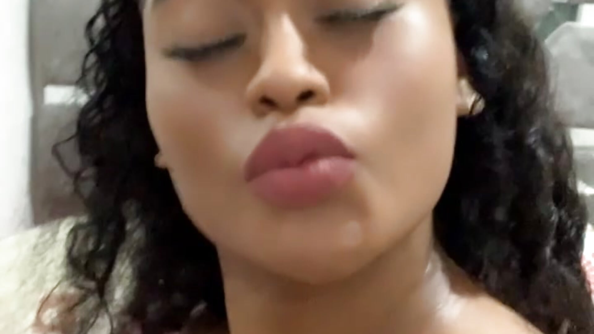 😘 - video by kyara_pride cam model