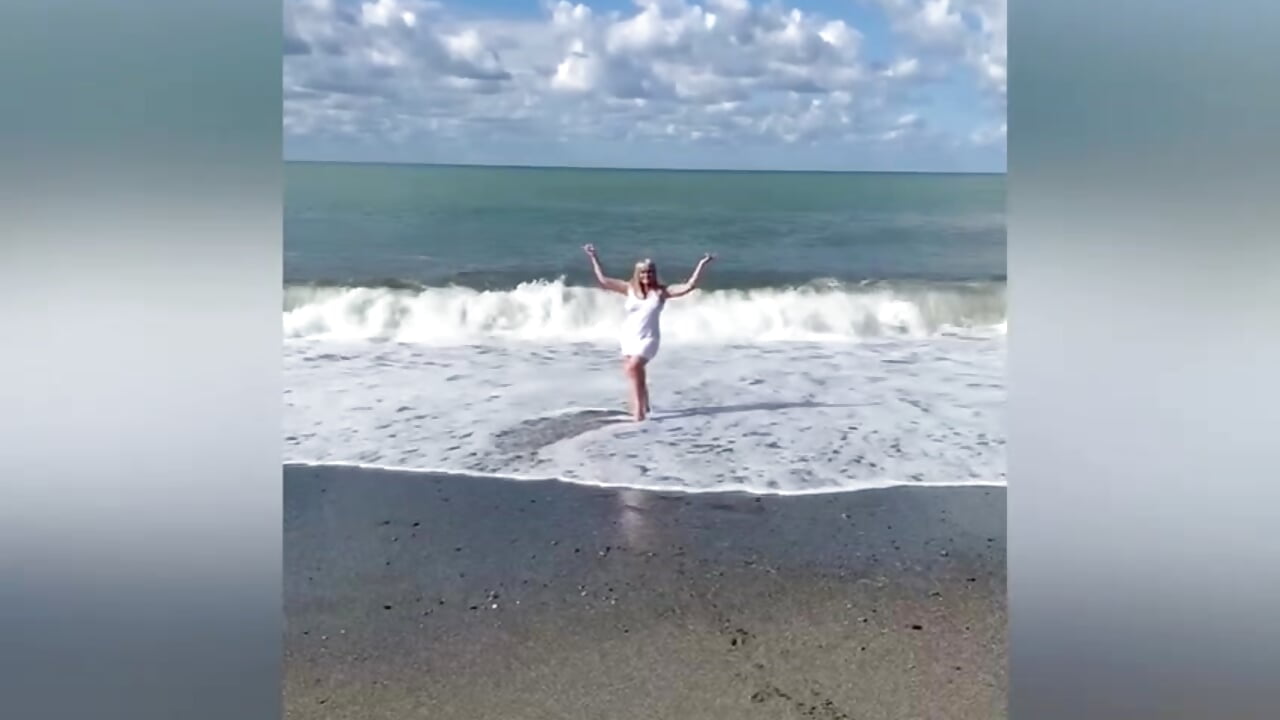 Sea and me  (Music: Illuminate You Musician: Weary Eyes Website: https://icons8.com/music/)