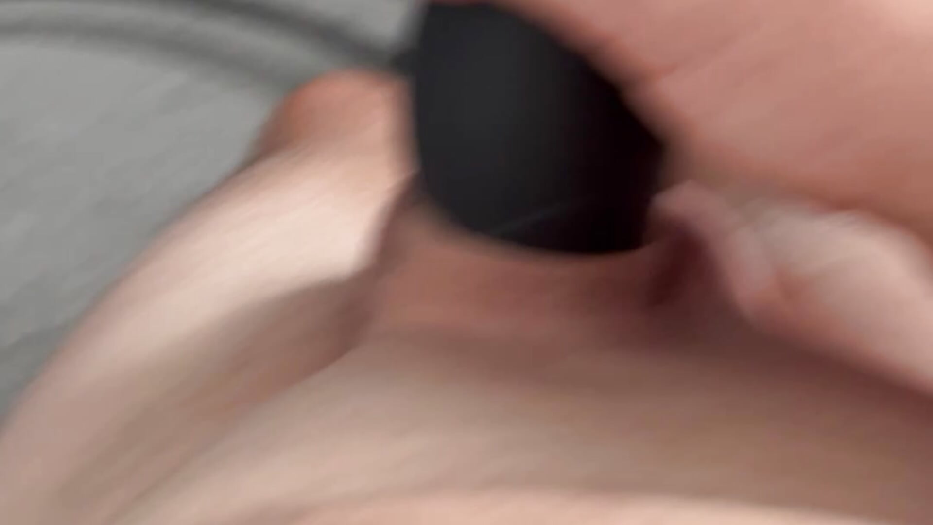 Having a play in the rest room watching gay porn - ক্যাম মডেল Garry831-এর ভিডিও