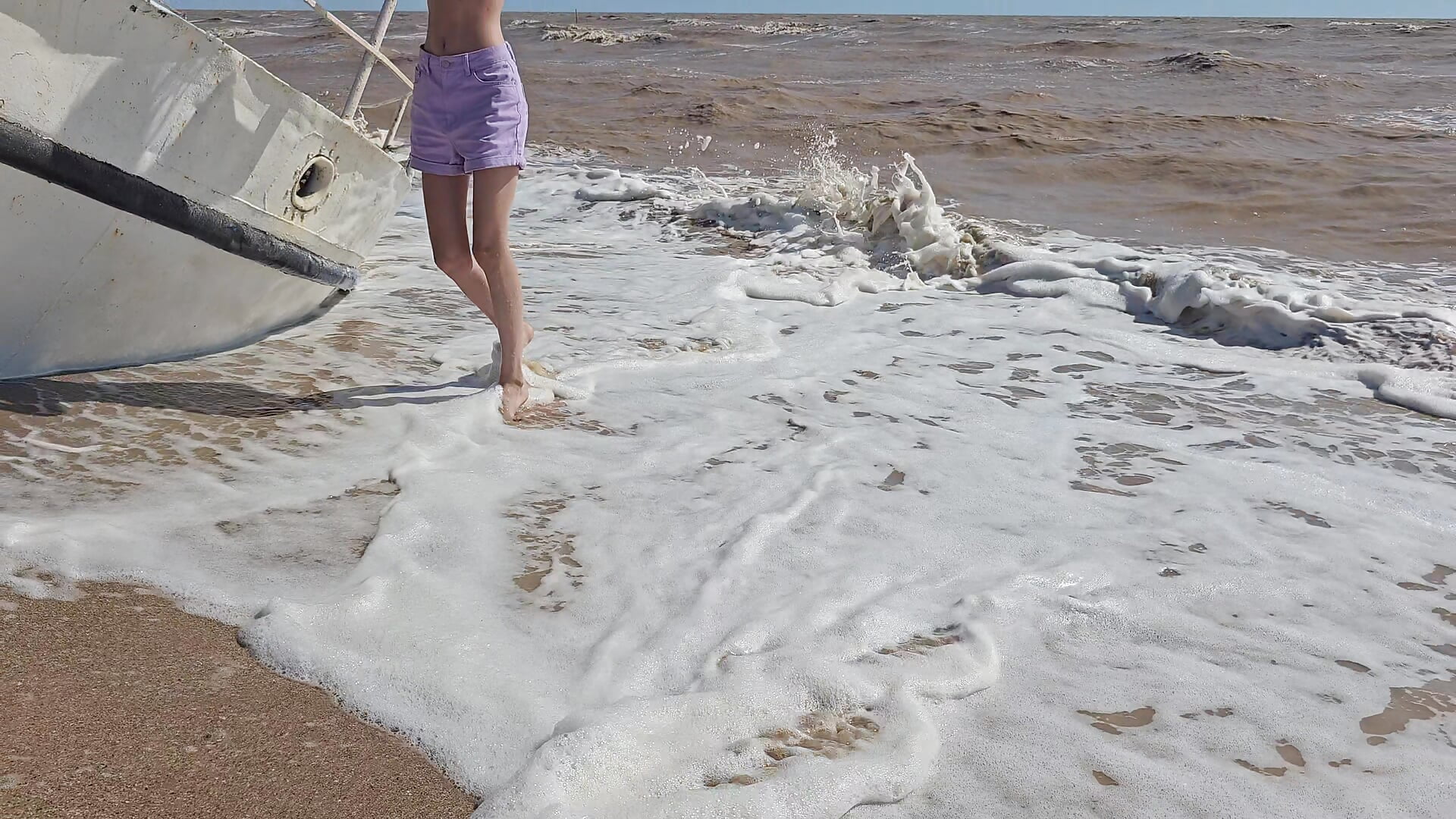 After a storm on the sandy sea - elikako adlı kamera modelinin videosu