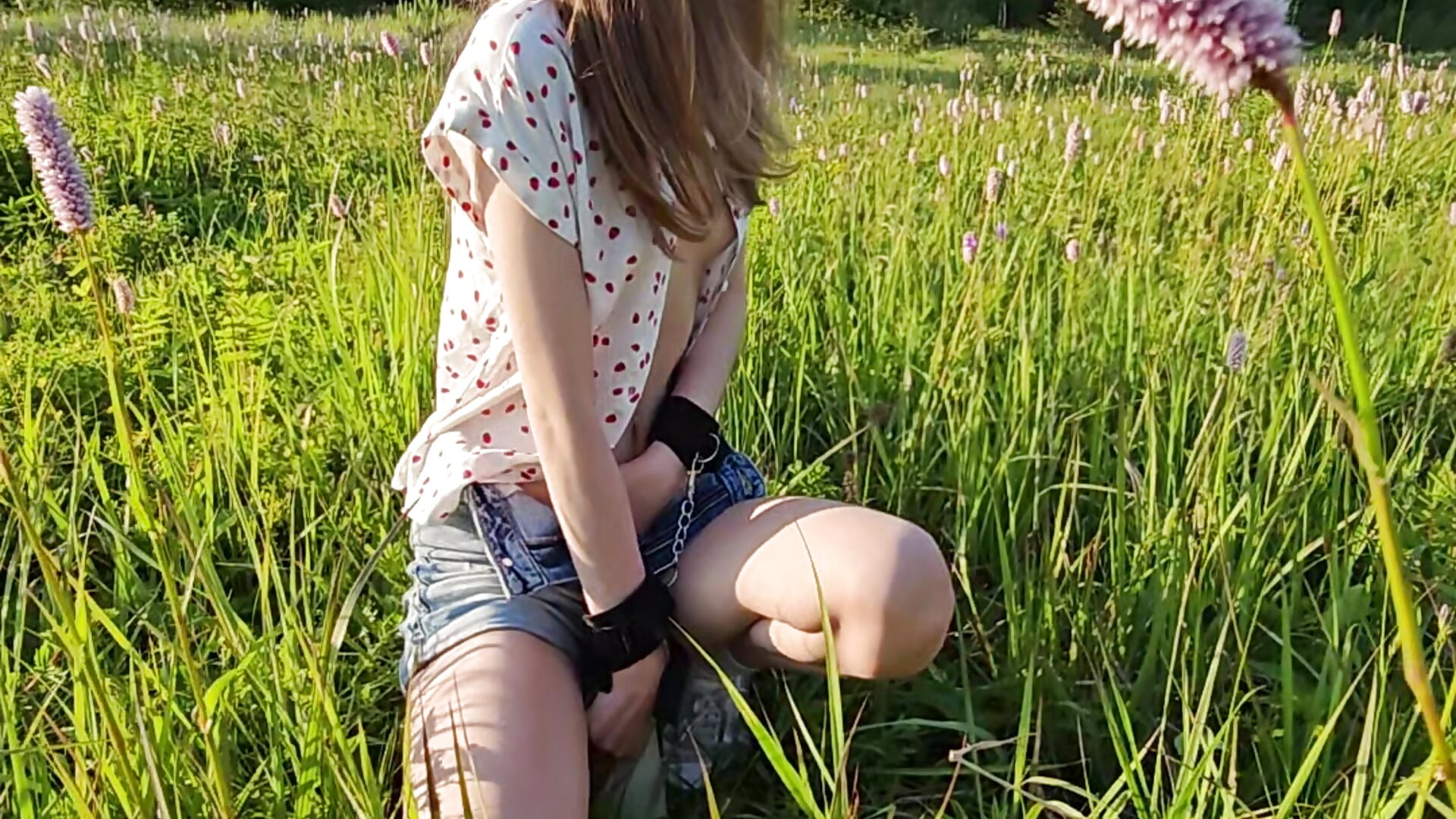 BDSM domination, glass dick in the pussy, magic grass in the anus - elikako adlı kamera modelinin videosu