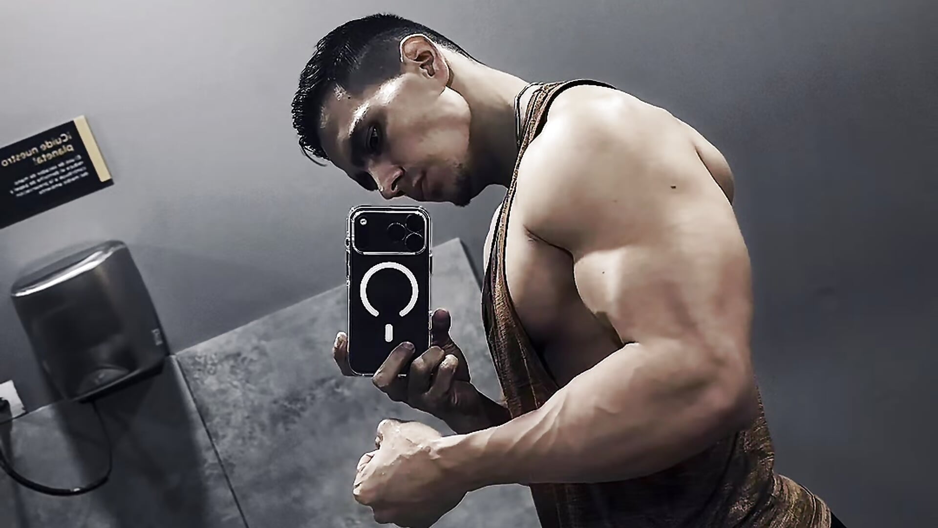 Hot arms 🔥💪 - ChoreyTaiylor 캠 모델의 동영상