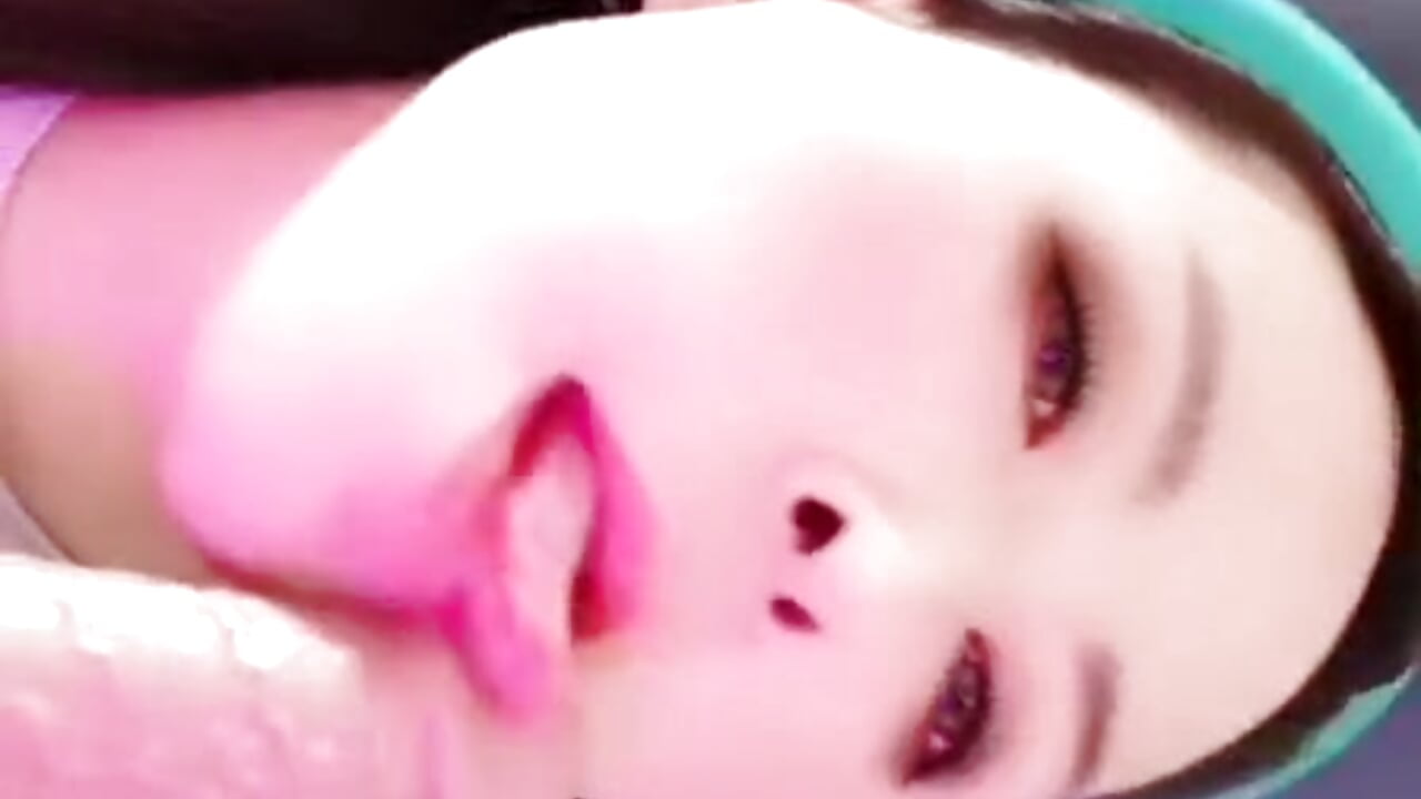 Blowjob, high heels, multiple squirts in pantyhose口交，高跟鞋，在连裤袜里面多次喷出 - video by candy-yiyi cam model