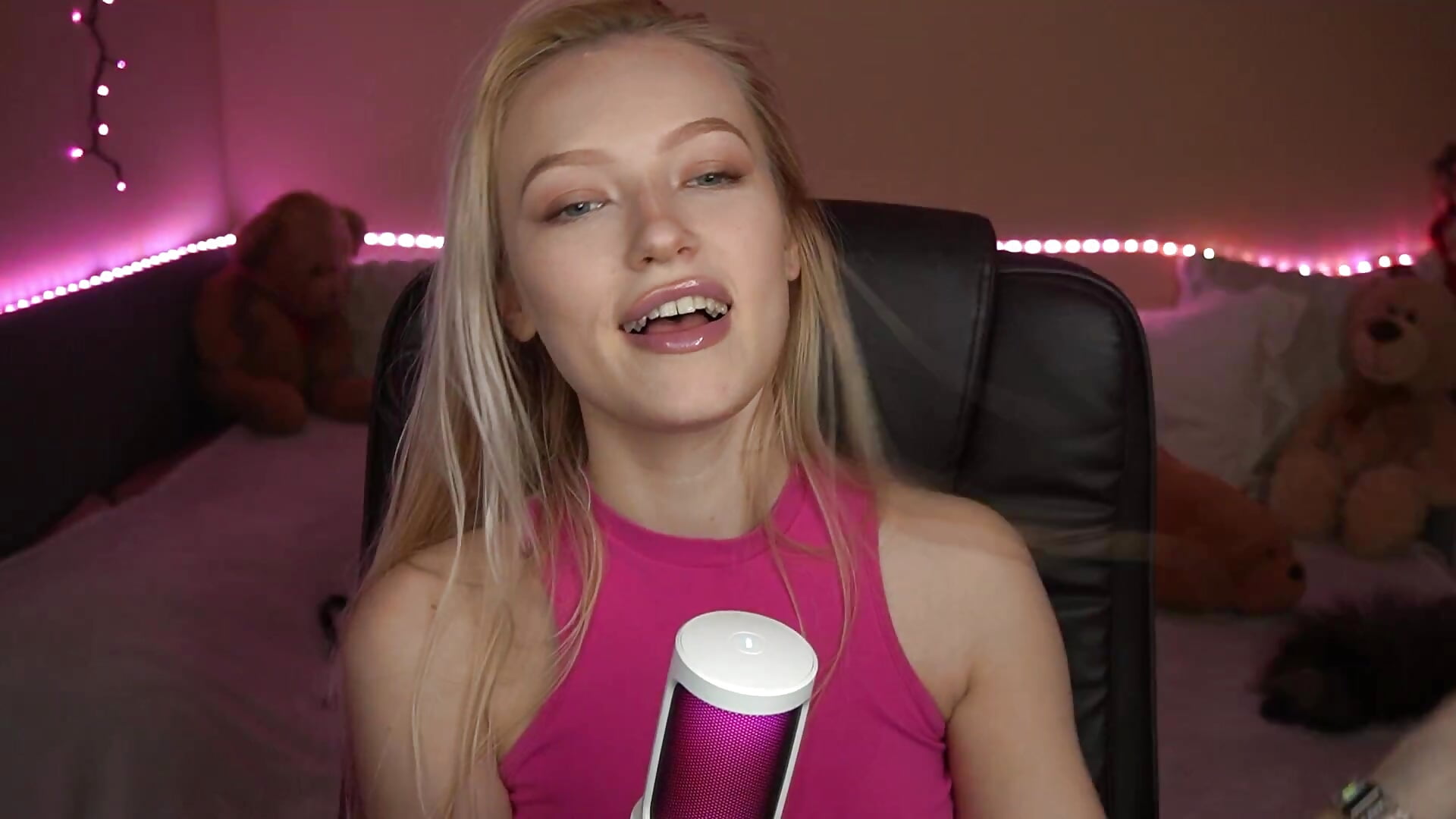 2026-01-04 17-19-08 - video by AmandaFiree cam model