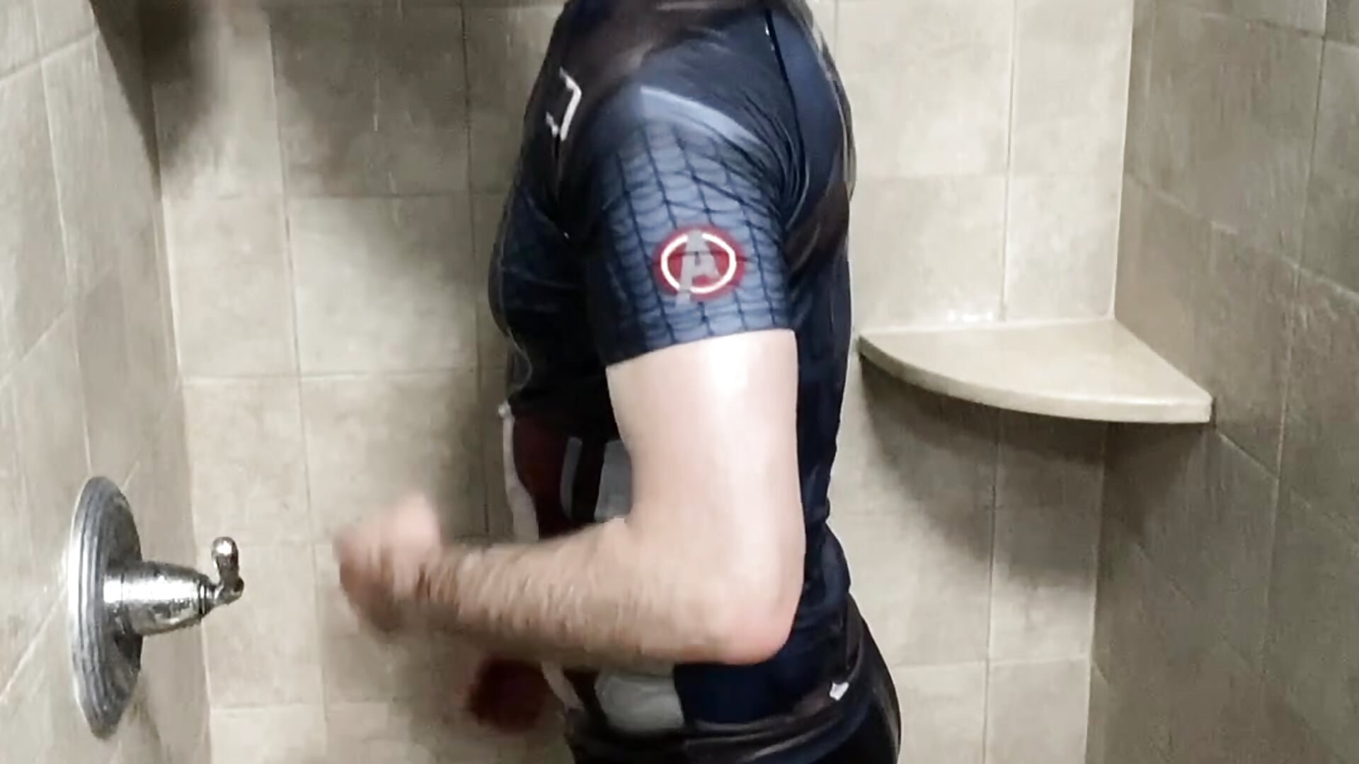 Captain America Shower, Jerk, and Cum – video od webkamerové modelky Fastflogger