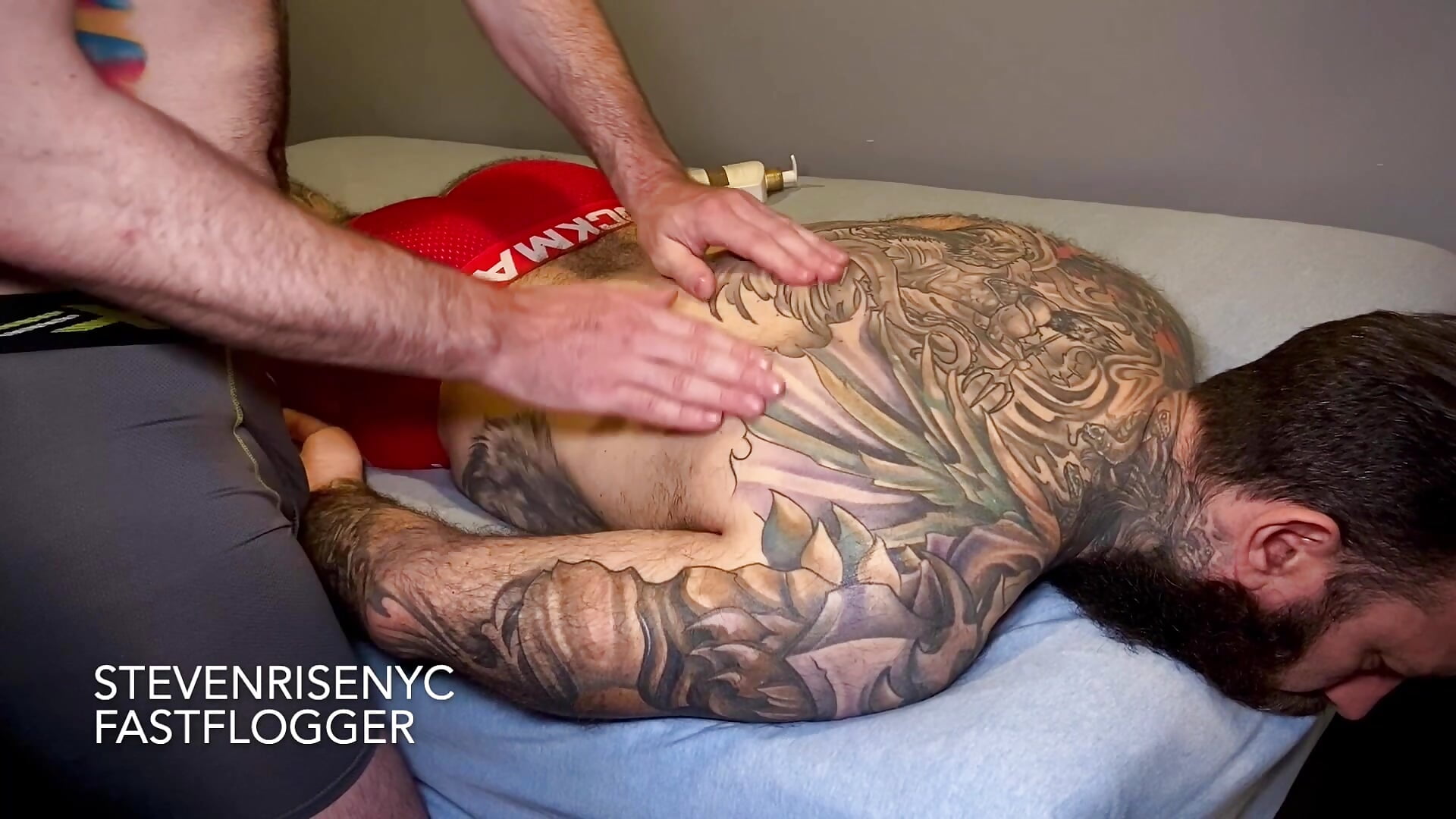 Trading Sensual Massages – video od webkamerové modelky Fastflogger