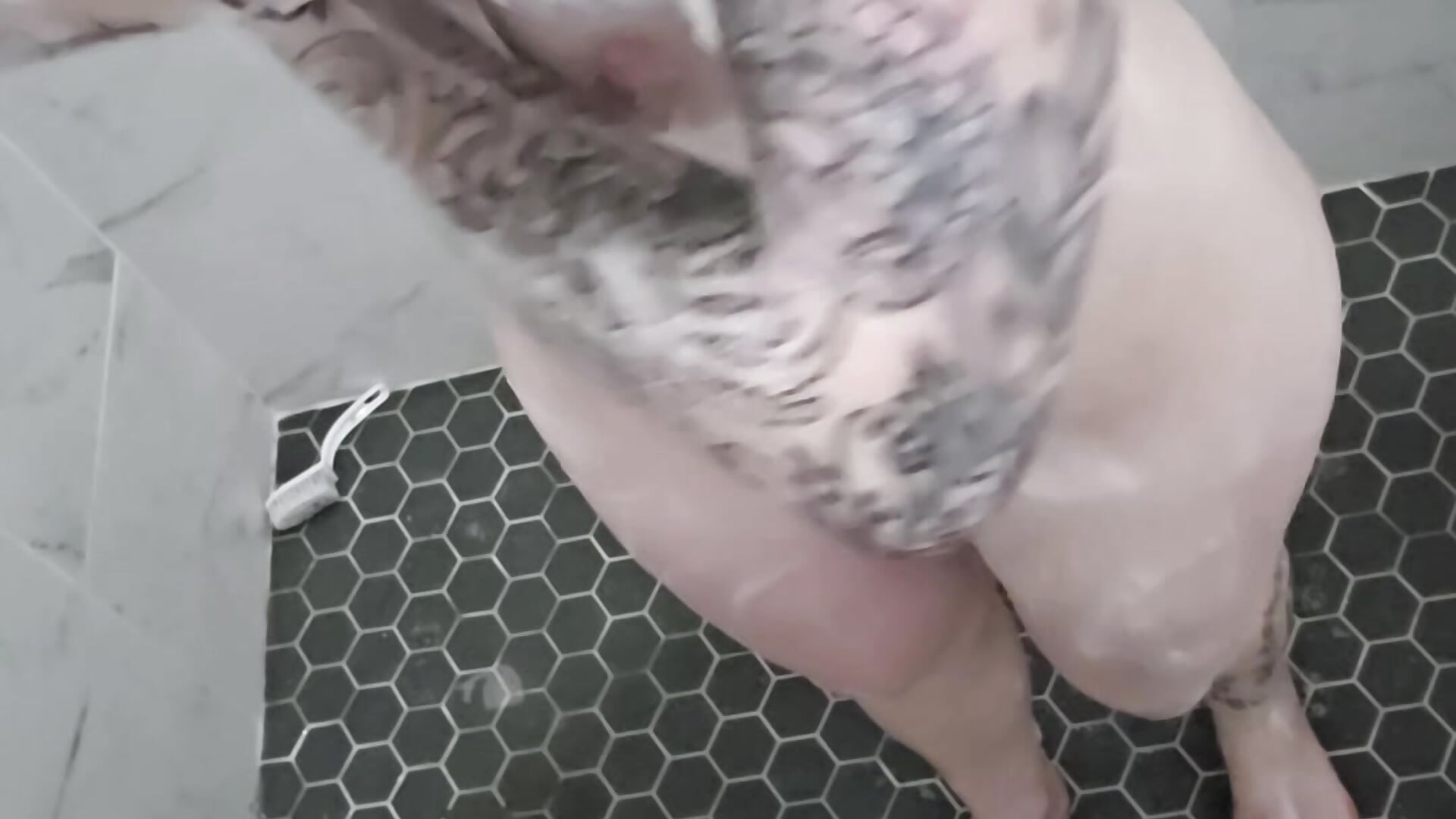 Où est cette caméra qui filme pdt ma douche?!!!🚿