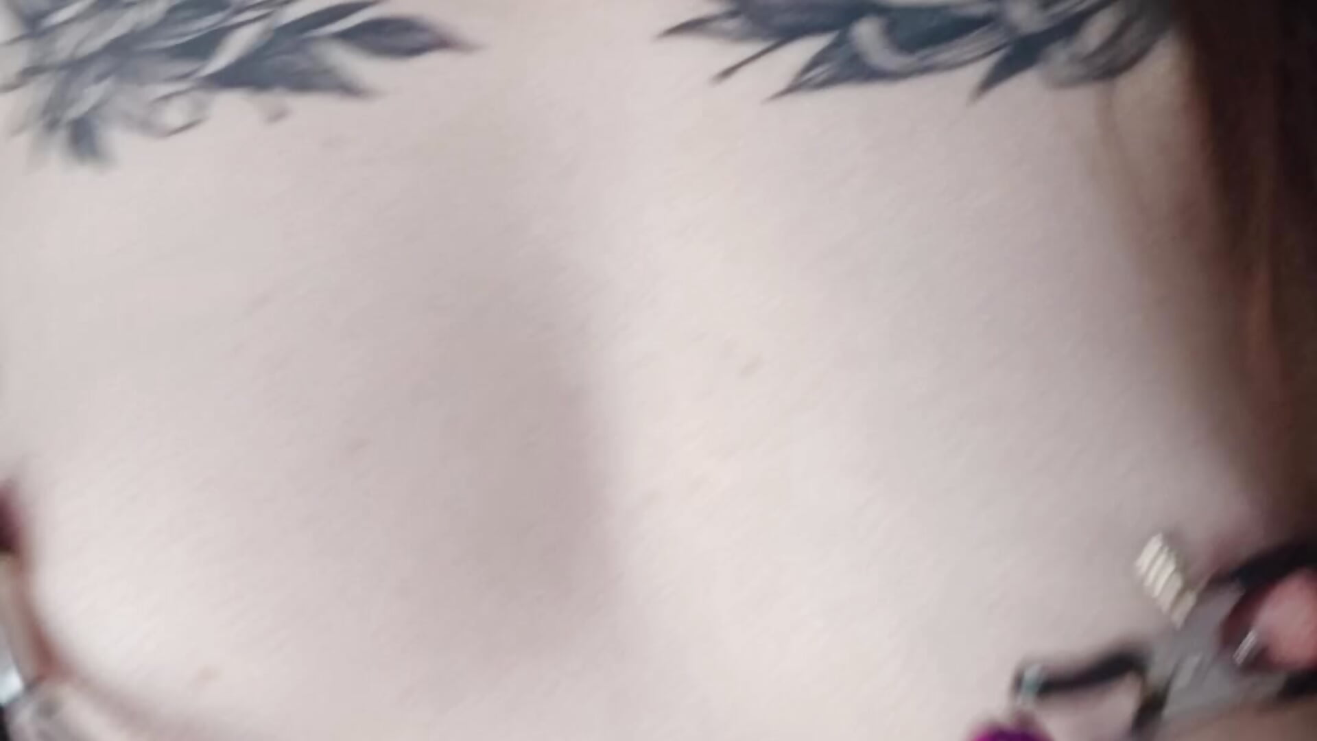Mes pinces-tétons 🫣😇🥰 – video od webkamerové modelky EmilieEdelana
