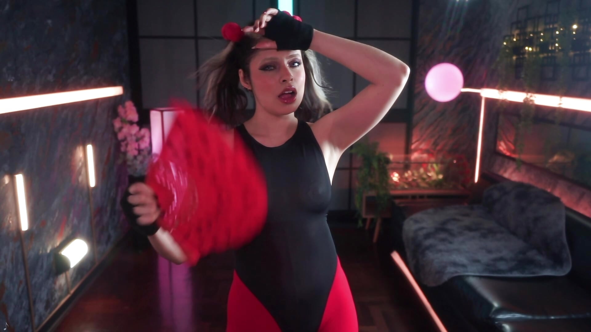 💪🏻 Exercises, push-ups and stretches... - video by alessa_goreng cam model