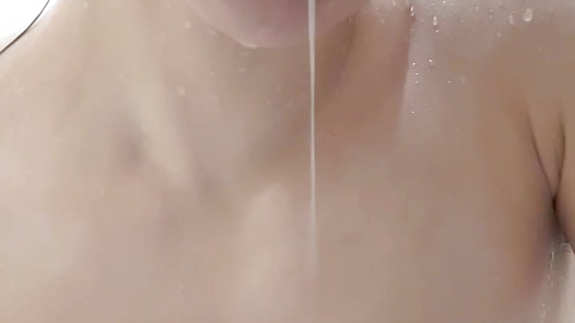 Сплевывает мыльную сперму во время вирта - video by PROJECT_OS cam model