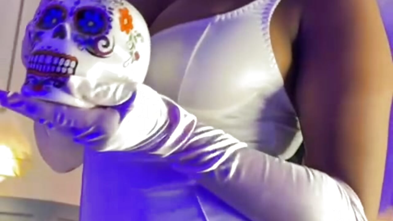 A naughty bunny who needs her love🐰💙 - Zoe-Carter 캠 모델의 동영상