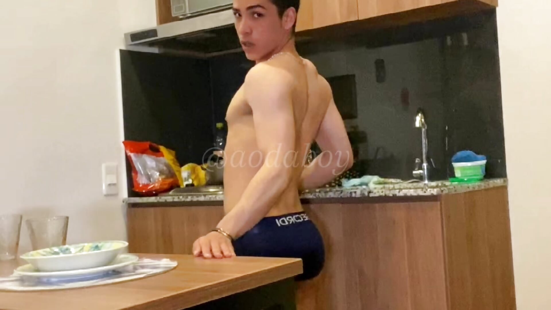 Milk for breakfast - Chef gives you his milk – video od webkamerové modelky aodaboyyy