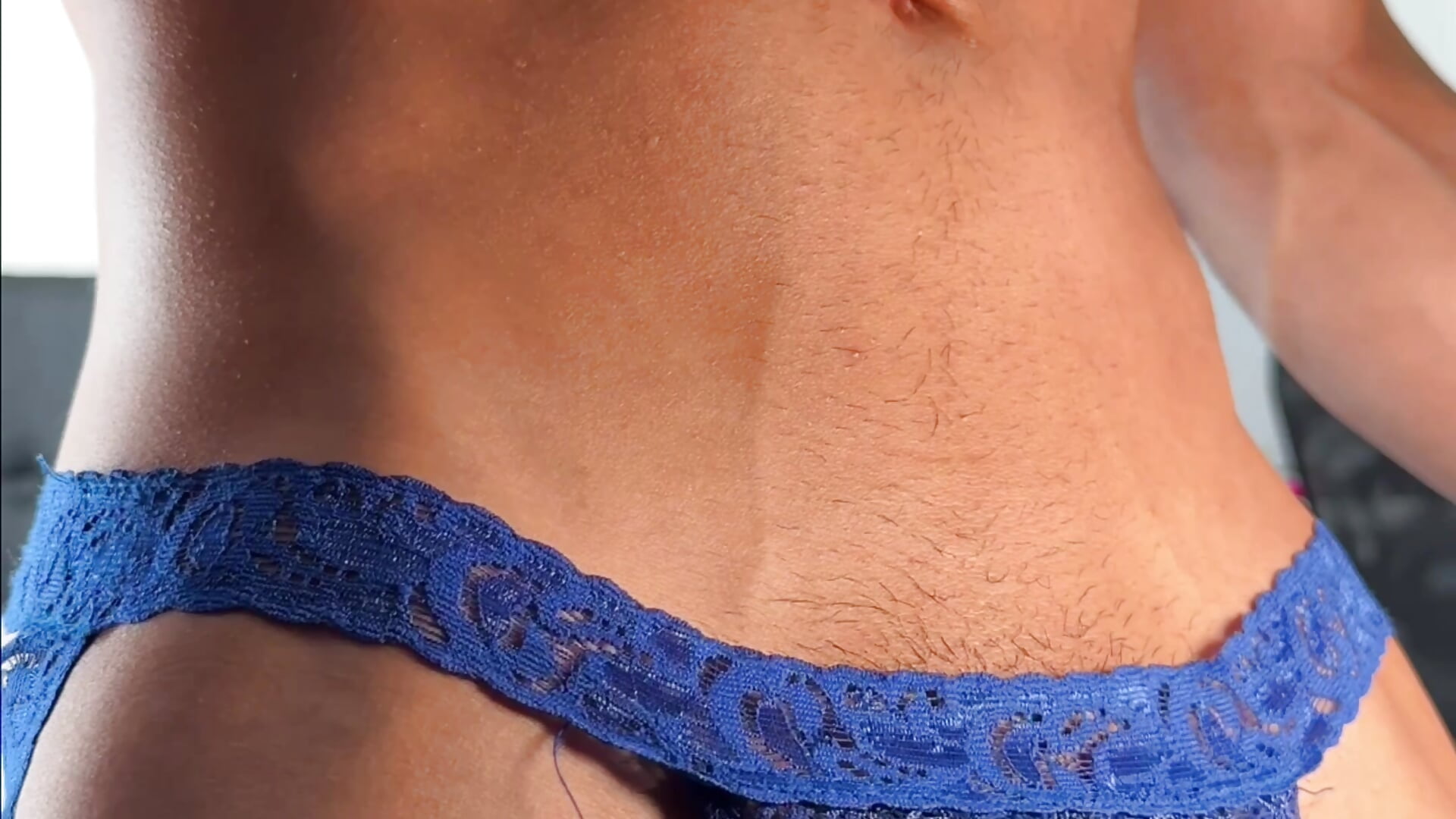 Oil on my torso and I masturbate – video od webkamerové modelky aodaboyyy
