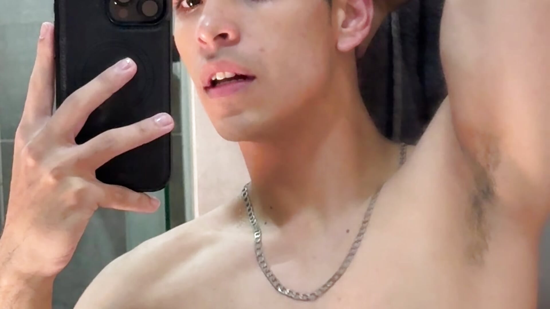 Hot Shower - vidéo du modèle de showcams aodaboyyy