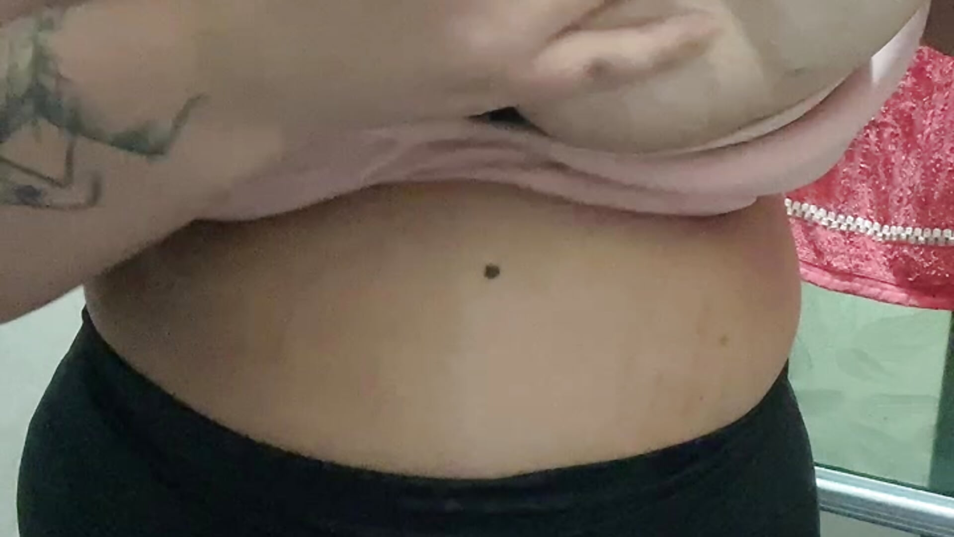 SIMULANDO ESPANHOLA NAS TETAS GIGANTES COM BRINQUEDO - ketypeituda adlı kamera modelinin videosu