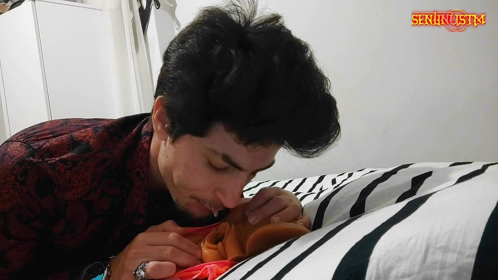 Kız arkadaşım uyurken amcığını yaladım - فيديو من sentinustm موديل الكام