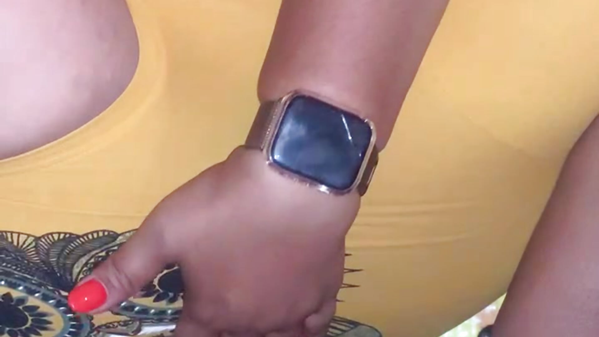 Felsőbe pisilés－カメラキャストのMadsion23の動画