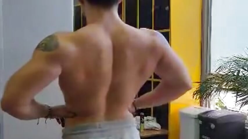 flexing muscles - video od modelky/modela Giordano_Russo