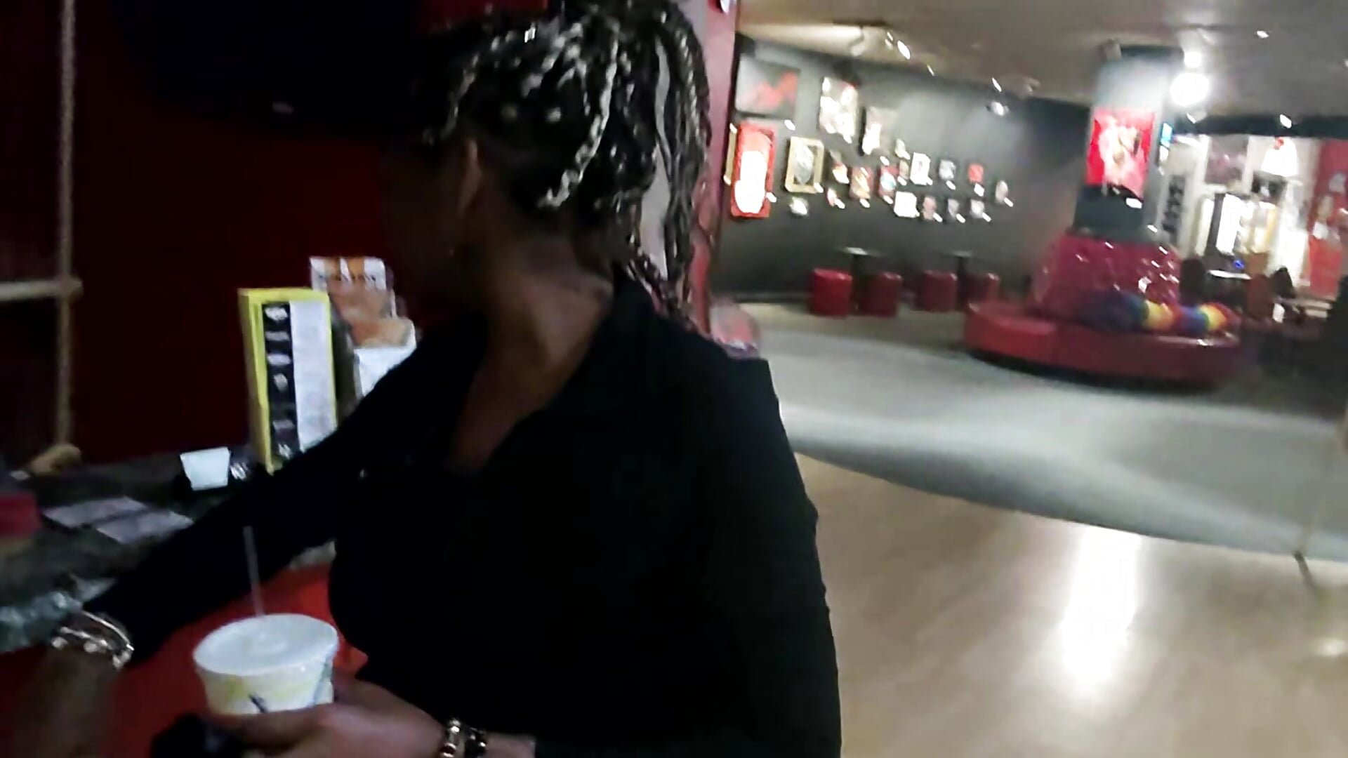 I grab two old men’s dick in public…   😜😜😜😜 - vidéo du modèle de showcams HaloRodeoLover2