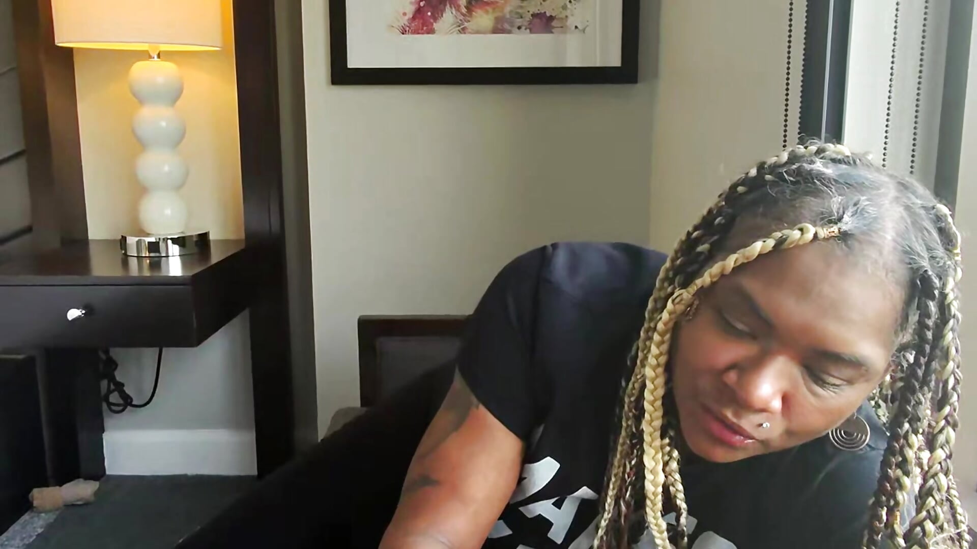 Two handed sloppy hand job… got that nut up out of him…  DAMN!!! - vidéo du modèle de showcams HaloRodeoLover2