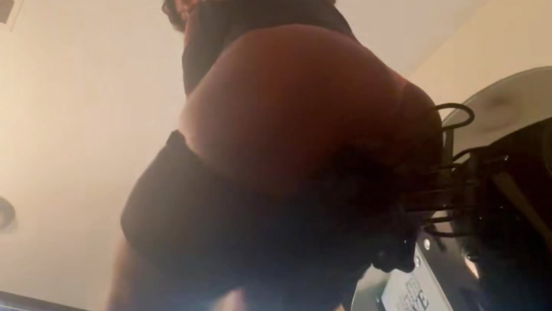 Peloton bike ride with my ass out 👀 - vidéo du modèle de showcams HaloRodeoLover2