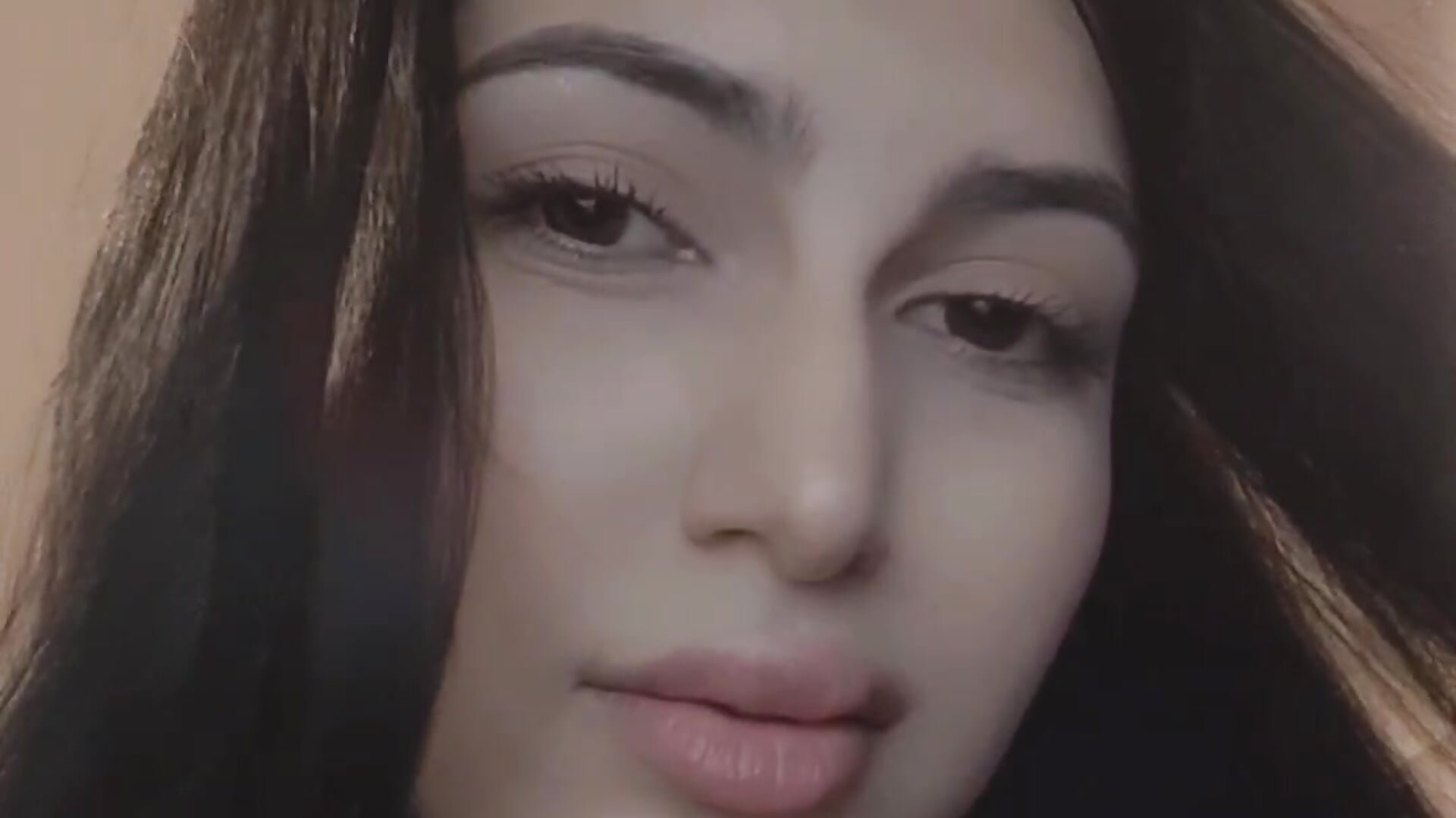 ❤️ - video by GumusGuray cam model