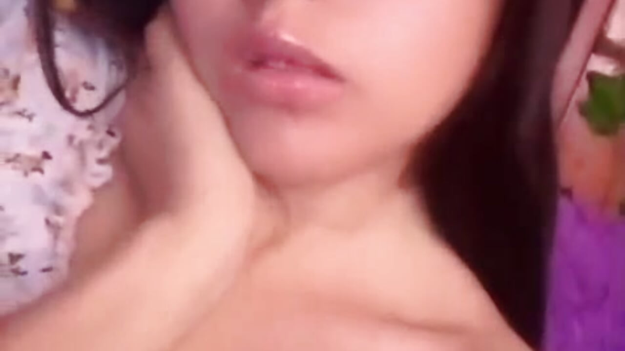 Beauty – video af MidoriQuiinn cam-model