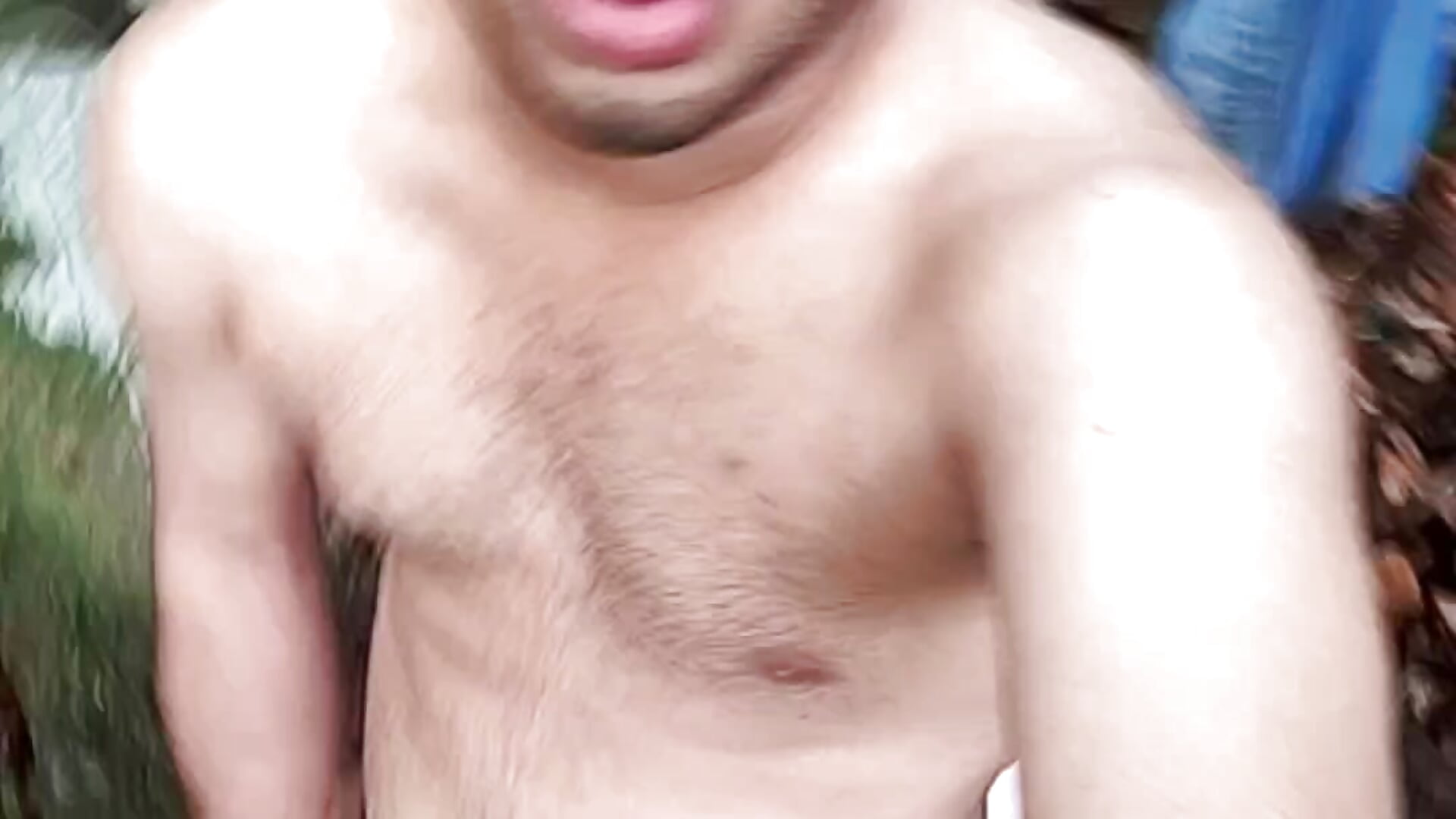 White Indian outdoor job－カメラキャストのvishnuvinod_indiaの動画