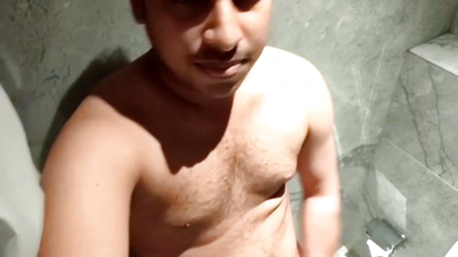 Inside Five star Hotel ....What happens open the video－カメラキャストのvishnuvinod_indiaの動画