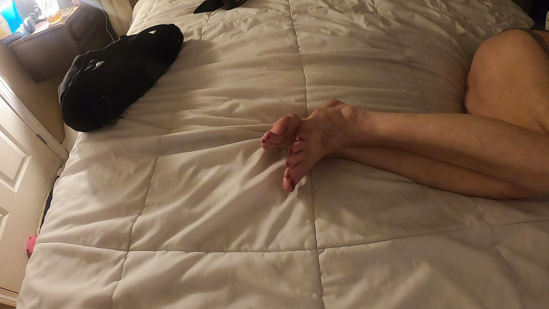 BareFeet - video by KatieDomme cam model