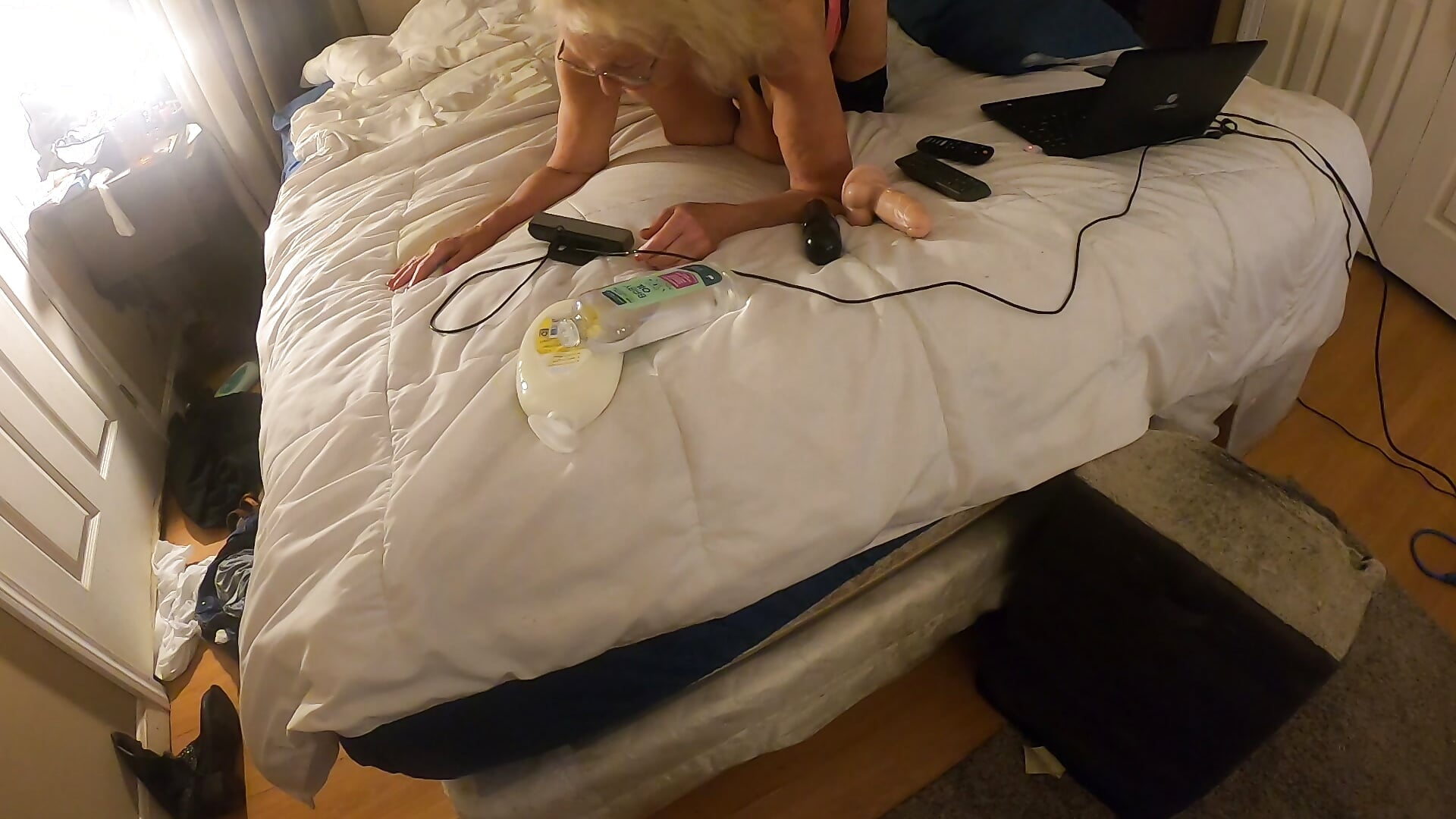 OnTopOfYou - video by KatieDomme cam model