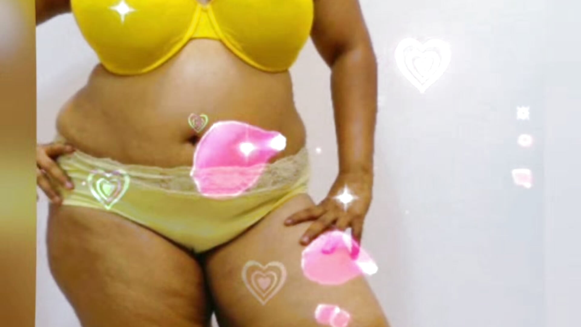 Im in yelow - video by Suzzy-SL cam model