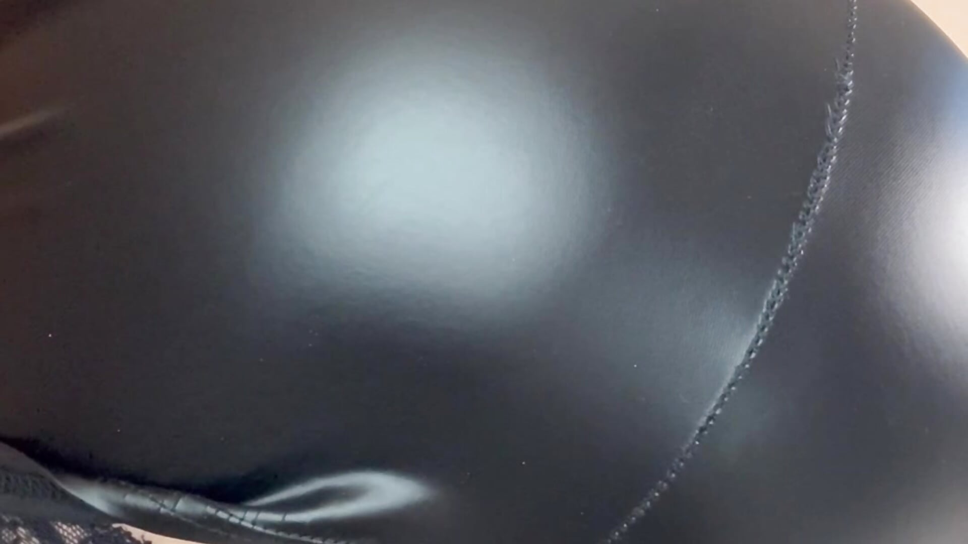 2big farts in my leather skirt w.black stockings (in your face)2scorreggia grandi/in pelle e calze - Video von emprexkala Cam-Model