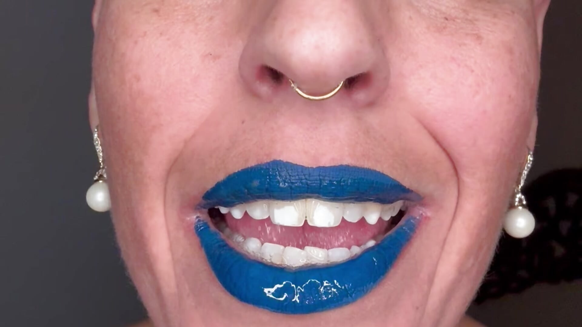 excl mouth custom with blu lipstick / JOI / spit / mouth wide open / ahegao / tit flash / profanity