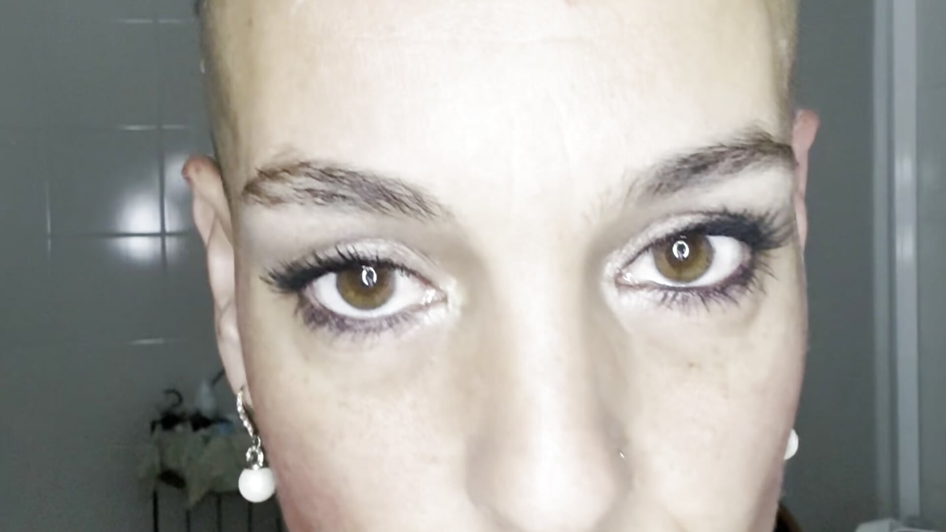 FULL HEADSHAVE VIDEOS available here - scroll down! - vidéo du modèle de showcams emprexkala