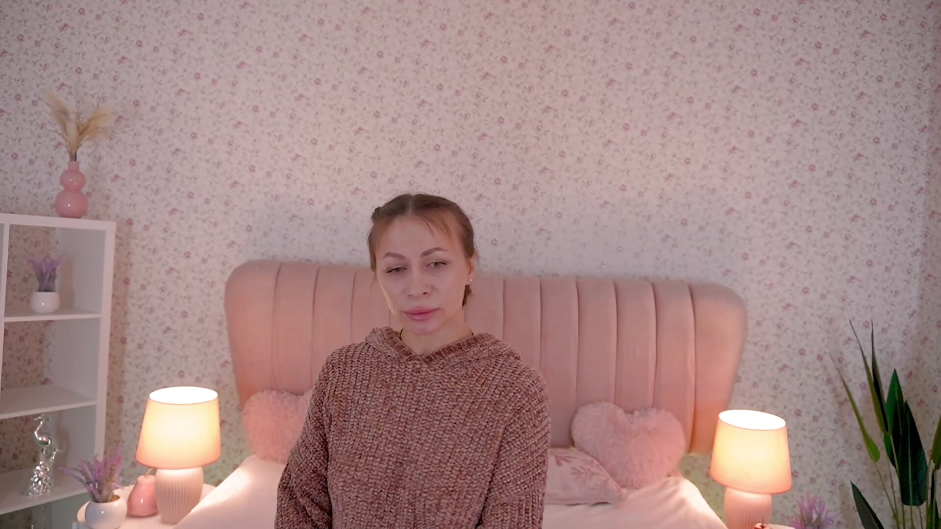 2026-01-14 10:28:53   I'm online - video by MirandaHobbs cam model