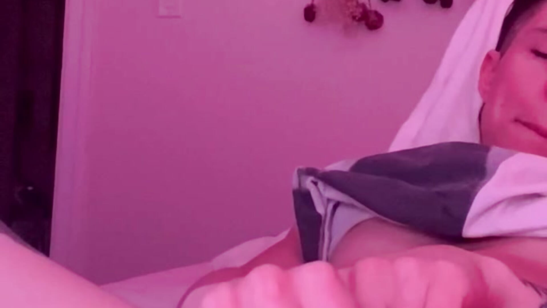 C.R.E.A.M. - video by LaRouxxx cam model