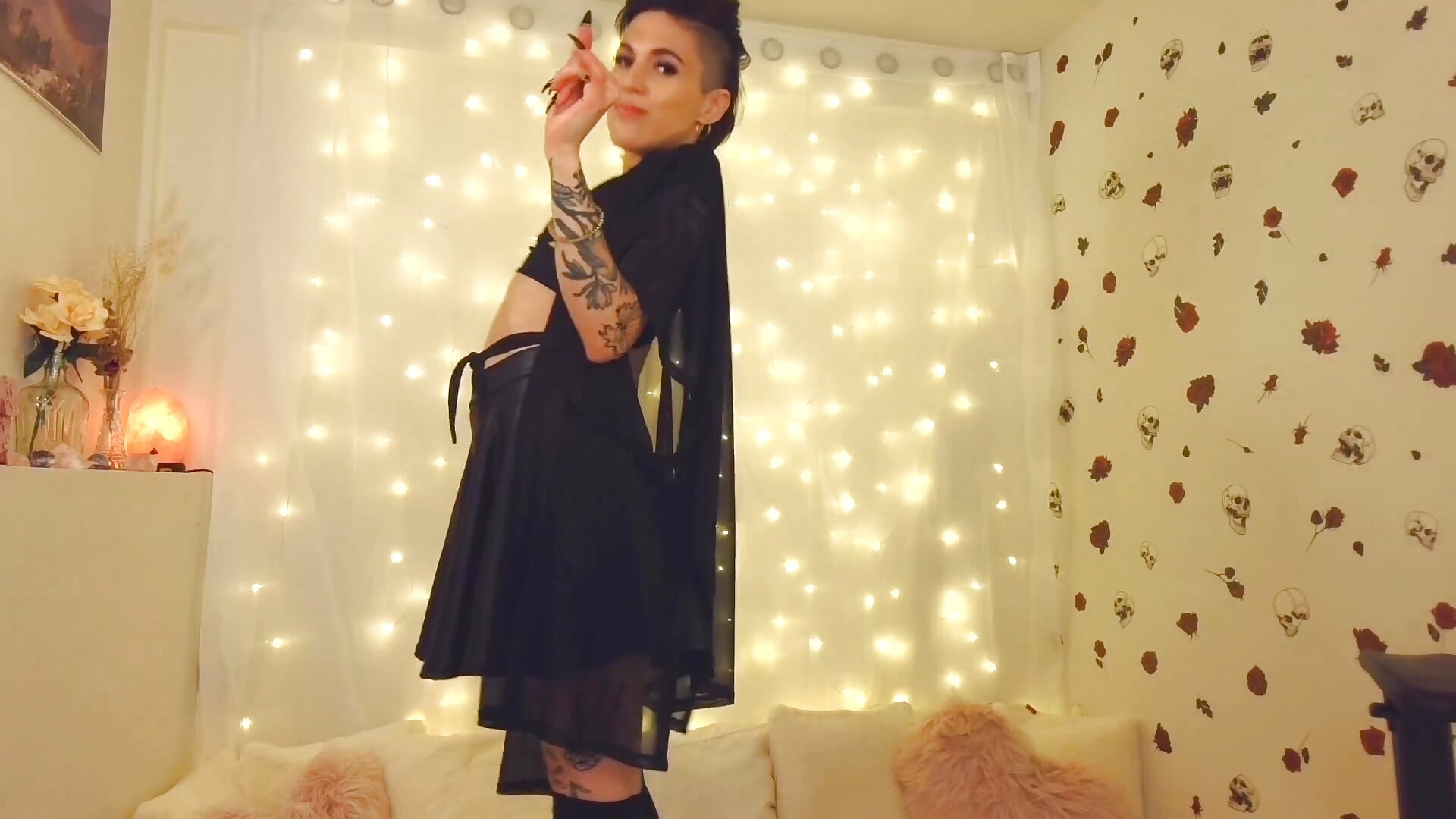 girls need love - video by LaRouxxx cam model