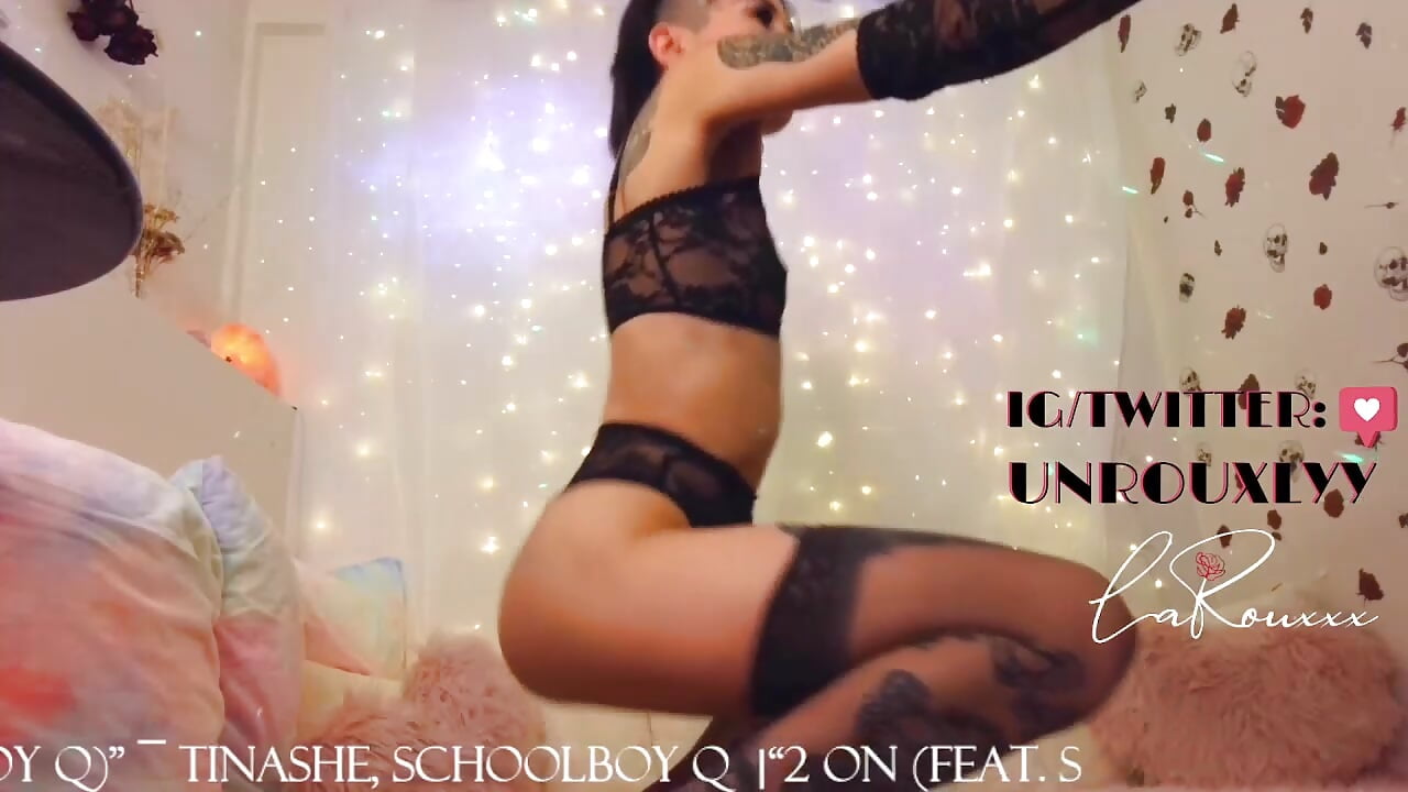 Did someone say "twerkulator"? oh, no one sys that? ok... :P - video by LaRouxxx cam model