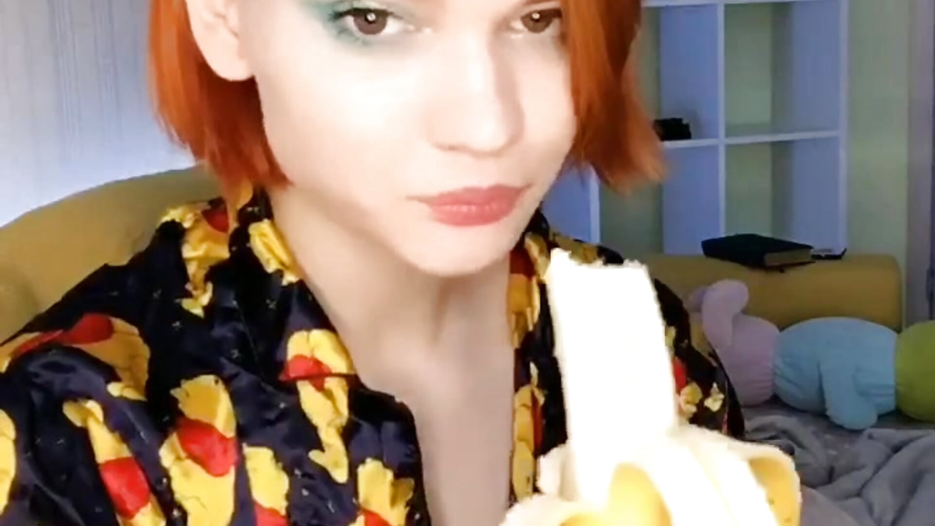 Banana Deepthroat - video by Anna_Kendall cam model