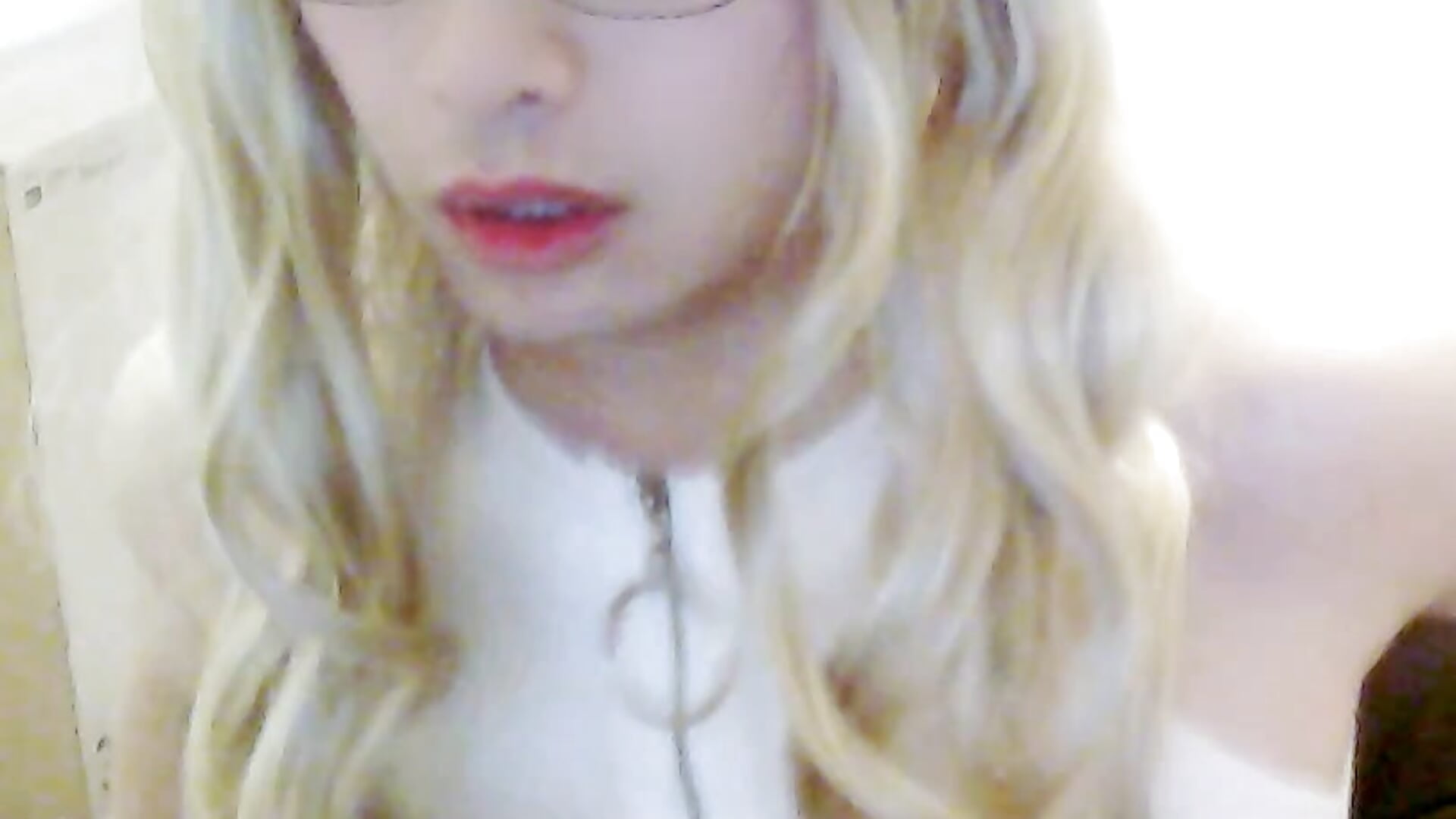 non-h Sissy Miami watching porn1 - vídeo de la modelo de cam CrytinaSissyCrossdress