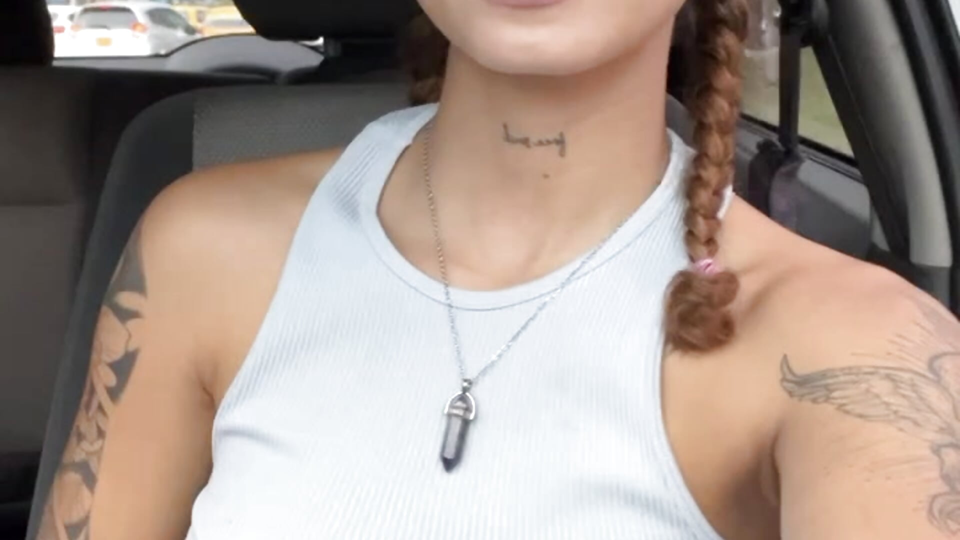 flash tits in the car :o