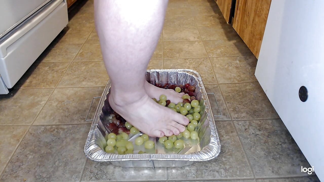 Grape Stomp - video Ursulet_US kameramallilta