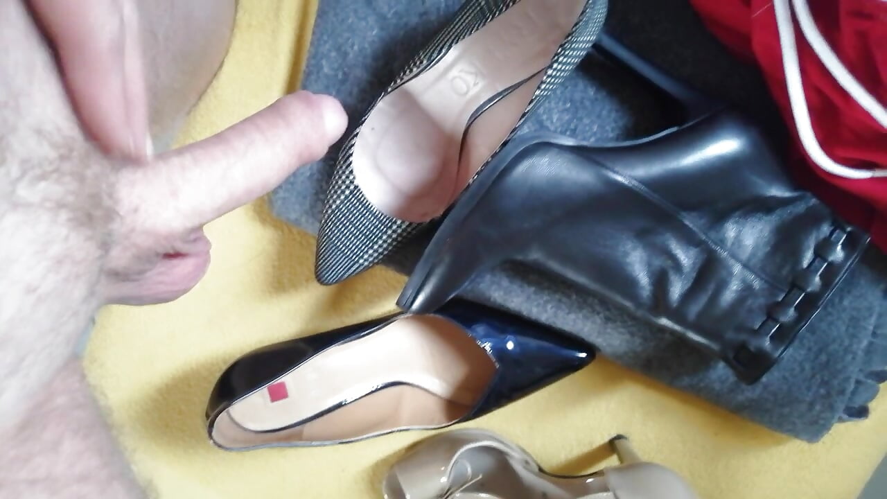 MY CLUB FETISH HOUSE - Charming smell. There are times when I want to smell the shoes of the women I - video by Fireloading1 cam model